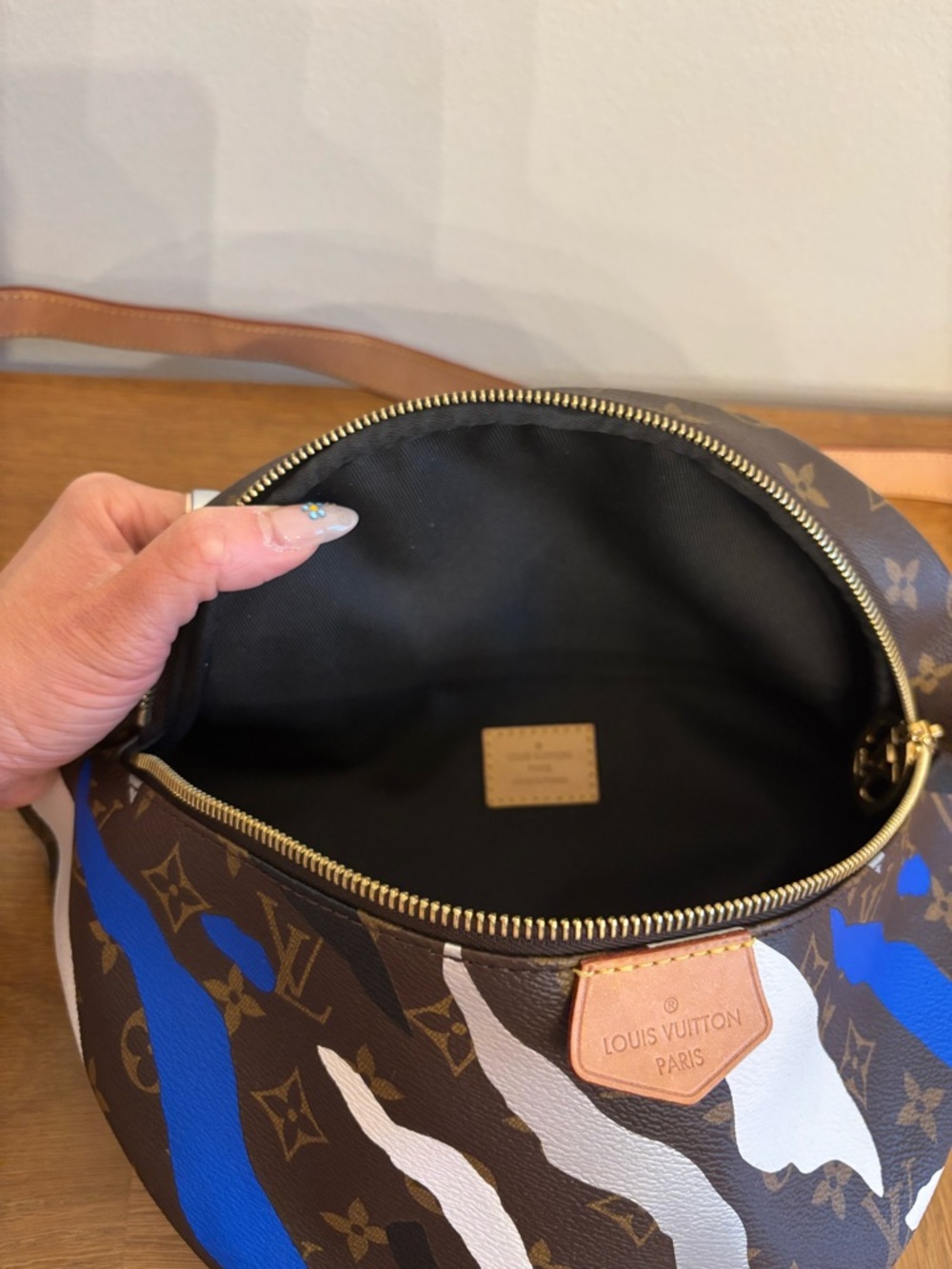 Louis Vuitton LOL League of Legends Monogram Bumbag Limited Edition Blue White - Picture 15 of 16